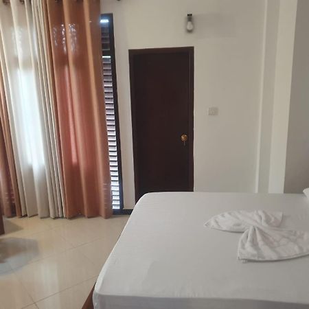 Ravi Place Unawatuna Exterior foto